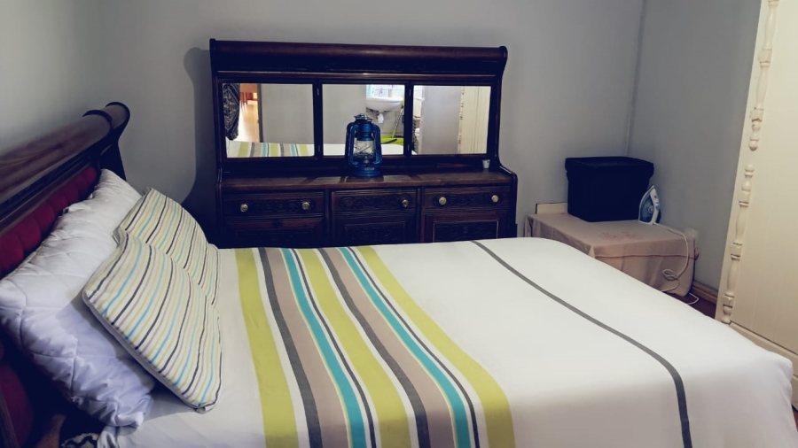 5 Bedroom Property for Sale in Ilitha Park Western Cape